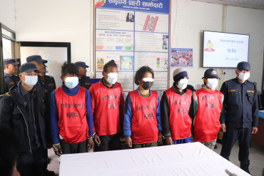 बालाजुमा प्रहरीको गाडीमा आगजनी र ल्होत्से मलमा लुटपाट गर्ने थप १५ जना पक्राउ 