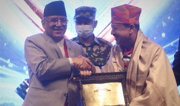 धनगढीले पायो उत्कृष्ट नगरपालिकाको सम्मान