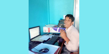 वडा सचिवले कार्यालयमै चुरोट तानेपछि...