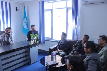 राष्ट्रपति निर्वाचनमा भोट माग्न रास्वपा कार्यालय पुगे एमाले नेताहरू