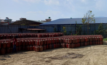 श्रीराम डिपोमा  ६ हजार सिलिन्डर ग्यास स्टक गरेर राखेको अवस्थामा  फेला