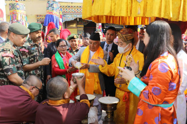राष्ट्रपति पौडेलद्वारा बौद्ध स्तूपामा पूजा, आराधना