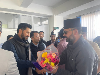 तस्वीरमा हेर्नुहोस् घण्टीघरमा बालेन