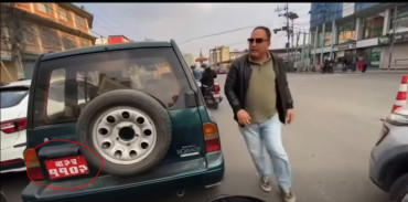 सडकमा हिँडिरहेका वृद्धमाथि कुटपिट, कार चालक खोज्दै प्रहरी