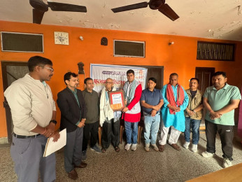 स्व. पाण्डे स्मृति पत्रकारिता पुरस्कार वरिष्ठ पत्रकार गौतमलाई