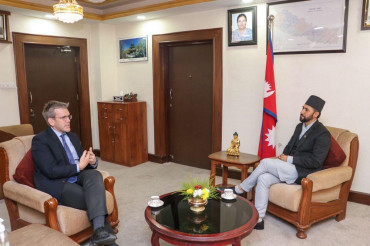 गृहमन्त्री लामिछाने र अमेरिकी राजदूत थम्पसनबीच भेट