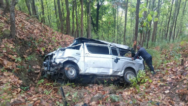 इभी गाडी दुर्घटना हुँदा २ जनाको मृत्यु,१४ जना घाइते
