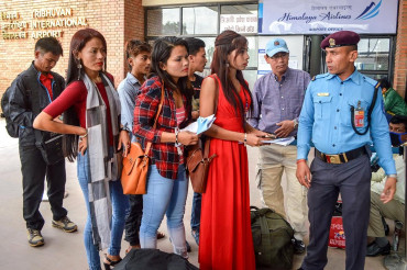 विमानस्थलबाट भिजिट भिसामा ओमान उड्न लागेका २७ महिला नियन्त्रणमा