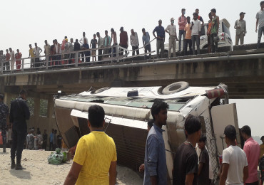 सर्लाहीमा बस दुर्घटनाः ४ जनाको मृत्यु, २५ बढी घाइते