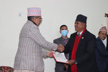 सुदूरपश्चिमका मुख्यमन्त्री रावलले लिए शपथ, मुख्यमन्त्रीका दाबेदार भट्ट पनि बने मन्त्री 