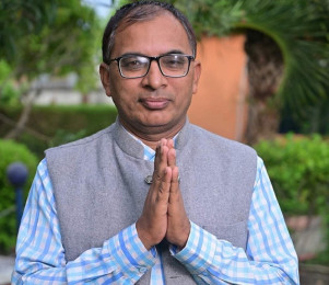 खेलकुदमन्त्री गहतराजलाई हराउँदै एमालेका ढकाल विजयी