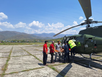 जीप दुर्घटनाका घाइतेलाई थप उपचारका लागि सेनाको   हेलिकप्टरमार्फत  सुर्खेत पठाइयो