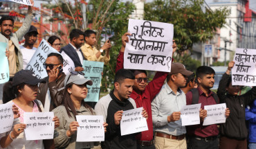 माइतीघरमा विद्यार्थीको प्रदर्शनः पेट्रोलियममाथिको कर खारेज गर्न र राहत प्याकेज ल्याउन माग