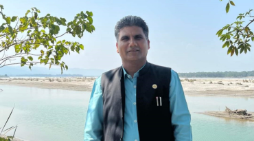 प्रचण्डविरुद्ध भोट मागेको र  एमालेलाई सघाएको आरोपमा गण्डकीका मन्त्री आचार्य बर्खास्त