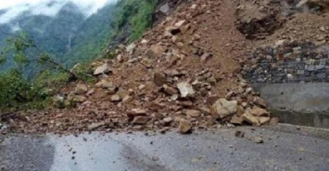 पहिरोले कर्णाली राजमार्ग अवरुद्ध