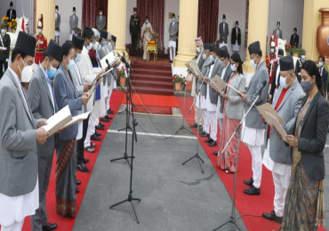 नवनियूक्त मन्त्रिहरुले लिए सपथ, माधव–महन्थ समुहले केहि दिन अझै कुर्नुपर्ने
