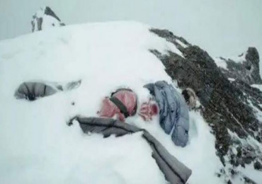 सगरमाथामा भेटियो अमेरिकी नागरिकको शव, २ वर्षअघि नै भएको थियो मृत्यु