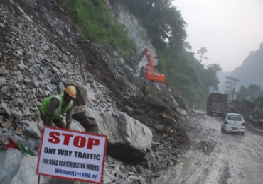 नारायणगढ–मुग्लिन सडकखण्ड एकतर्फी सञ्चालनमा