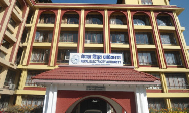 मन्त्रीले हटाएका विद्युत प्राधिकरणका दुई सदस्यलाई घिसिङले बोलाए बैठकमा