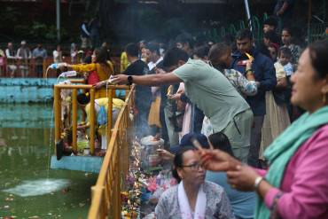 काठमाडौँको नागपोखरीमा भक्तजनको भीड (फोटो फिचर)
