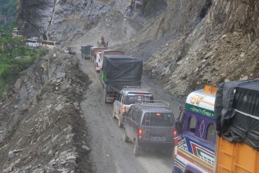 देशभरका १७ सडक अवरुद्ध