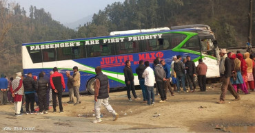 दुईवटा बस आपसमा ठोक्किँए, यस्तो छ अवस्था
