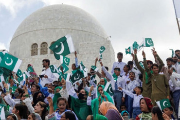 पाकिस्तानी राष्ट्रपति जरदारीद्वारा २७औँ संवैधानिक संशोधन विधेयकमा हस्ताक्षर