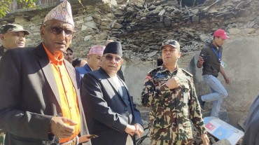 भूकम्प पीडितको घर बनाइदिने प्रधानमन्त्रीको आश्वासन