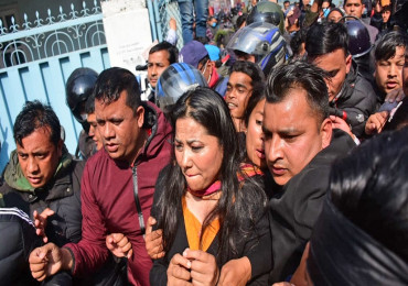 साढे ५ घण्टाकाे हिरासत बसाईपछि रामकुमारी झाँक्री रिहा
