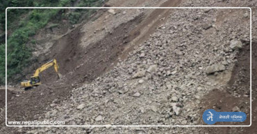 पहिरोका कारण भीमदत्त राजमार्ग अवरुद्ध