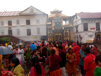 आज साउन महिनाको तेस्रो सोमबार, पूजा आराधना गर्नेको भिड्