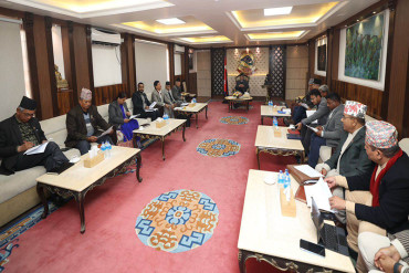 प्रधानमन्त्री र दलका प्रमुख सचेतकबीचको छलफल सुरु