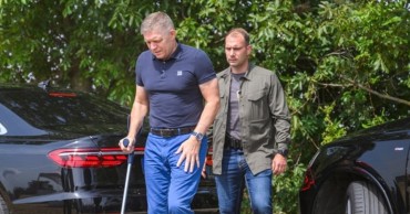 गोली लागेको दुई महिनापछि काममा फर्किए स्लोभाक प्रधानमन्त्री 