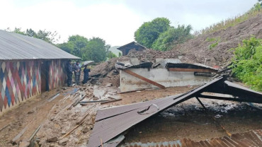 पाल्पामा पहिरोले घर पुरिँदा एक जनाको मृत्यु, दुई किशोरी बेपत्ता