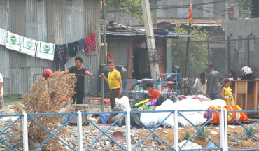 डोजर चल्ने हल्लापछि थापाथलीका सुकुम्बासी बस्ती खाली गर्न थाले