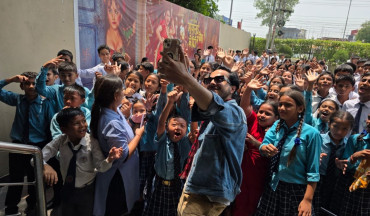 लालीबजार विद्यार्थीमाझ लोकप्रिय, विद्यालयले नै हलमा लगेर देखाउन थाले