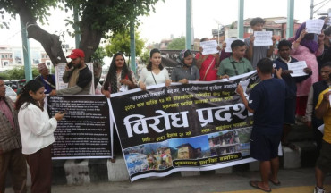 जाजरकोटका भूकम्पपीडितद्वारा पुनर्निर्माणमा ढिलाइको विरोध, माइतीघरमा प्रदर्शन