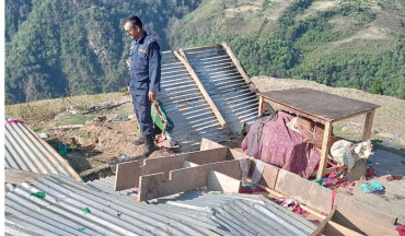 बाजुरामा हावाहुरी, चट्याङ र पहिरोले जनधनमा क्षति