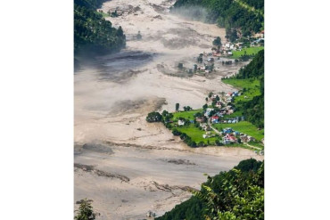 “रसुवामा बाढीको वितण्डा : तीन क्षेत्रमा खटिएका ४१ प्रहरी सम्पर्कविहीन”