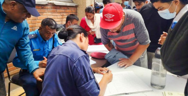 ‘आफन्त कहाँ छन्?’ भोटेकोशी बाढीपछि टिचिङ अस्पतालमा खोजीका लागि आफन्तको भीड
