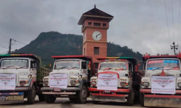 लेदोले थुनिएको सडक खुलाउन पाँच टिपर परिचालन