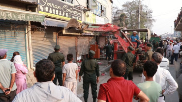 बुटवलमा फुटपाथ अतिक्रमण हटाउन महानगरको डोजर