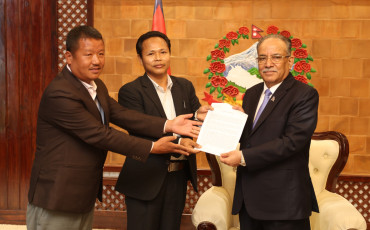 पहिचानका आधारमा कोशी प्रदेशको नामकरण माग गर्दै प्रधानमन्त्री प्रचण्डसमक्ष ज्ञापनपत्र पेश