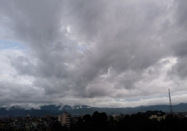पश्चिमबाट पूर्वतर्फ सर्दै बादल, ठाउँठाउँमा वर्षा