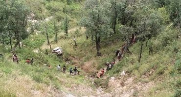 डोटीको दोबाजमा जीप दुर्घटना, दुईजनाको घटनास्थमै मृत्यु, ६ घाइते
