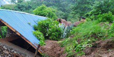अछाममा पहिरोले घर  पुरिँदा ४ जनाको मृत्यु