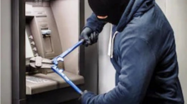 बैंकको एटिएम फोड्दा फोड्दै पक्राउ