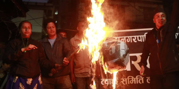 बालेनविरुद्ध काठमाडौंमा नाराबाजी र पुत्ला दहन