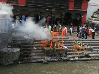 आर्यघाटमा जलाउन राखिएको शवबाट मासु र हड्डी निकालेपछि...
