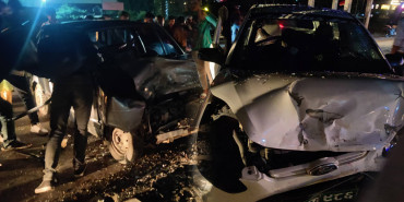 काठमाडौँको धुम्बाराही चोकमा दुई कार एक आपसमा ठोक्किँदा चार जना घाइते